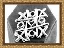 Мужская брошь "XOXO, Gossip Girl"